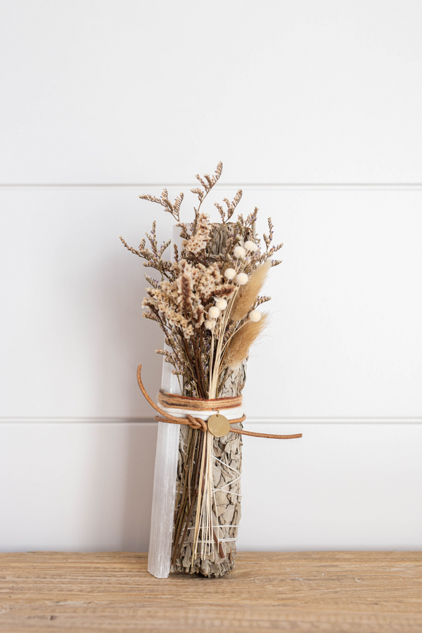 Luxe Sage + Selenite + Dried Flower - Luxe B Pampas Grass  Canada , dried flowers and pampas grass Canadian Company. Bulk and wholesale dried flowers and pampas grass fluffy. Large White Pampas Grass Toronto