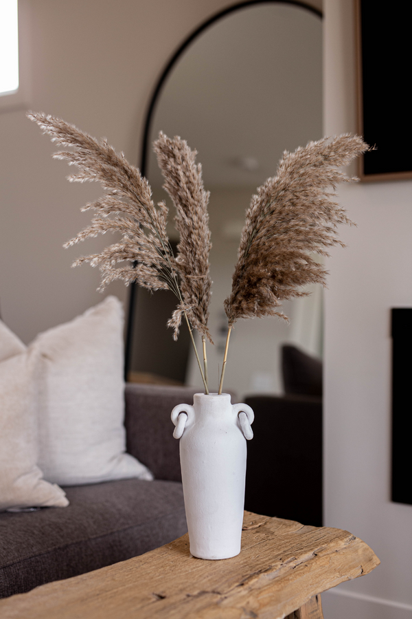 Santorini urn link vase small - Luxe B Pampas Grass  Canada , dried flowers and pampas grass Canadian Company. Bulk and wholesale dried flowers and pampas grass fluffy. Large White Pampas Grass Toronto